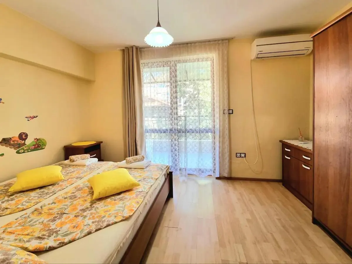 Sunny View Apartment With Garage Burgas