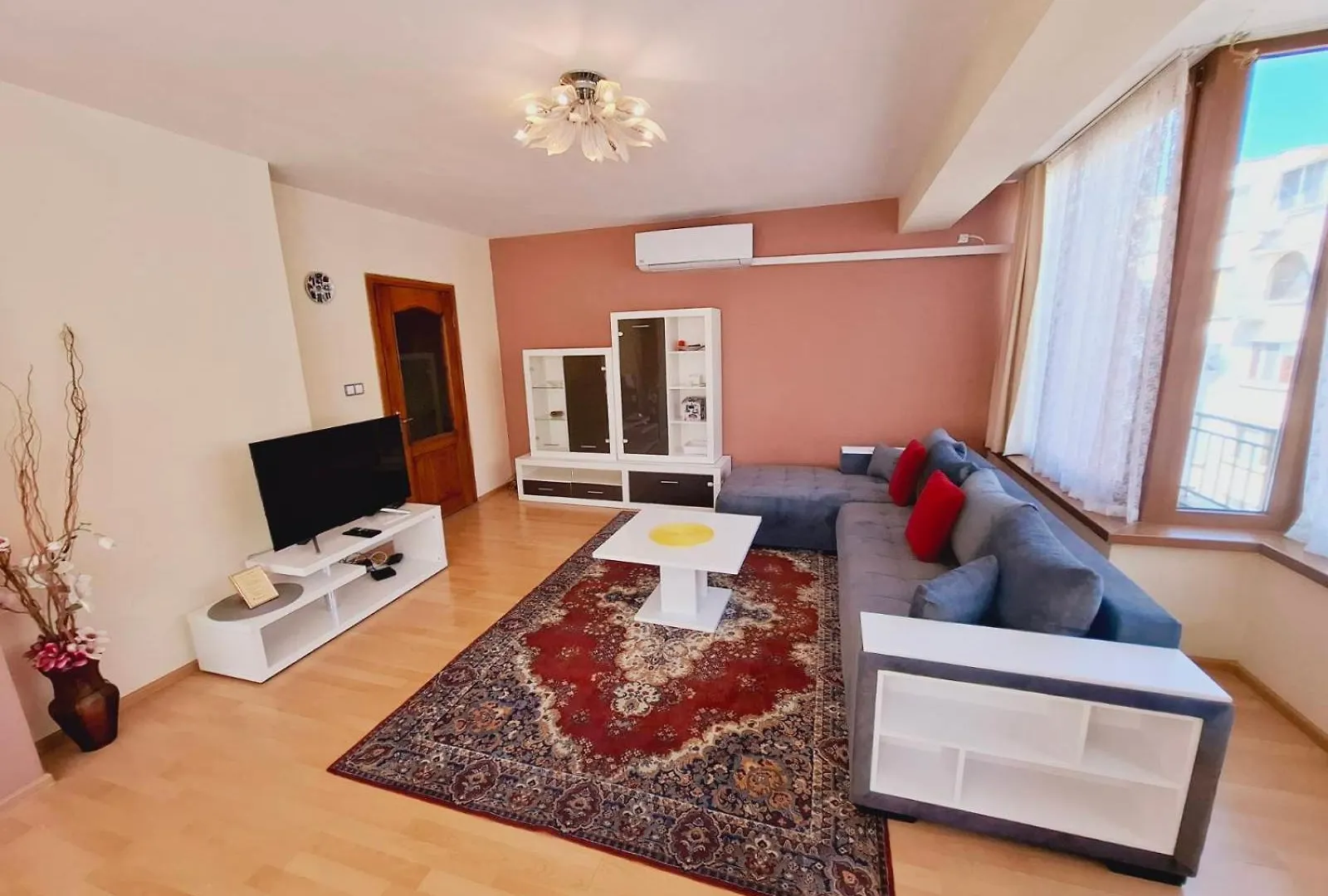 Sunny View Apartment With Garage Burgas