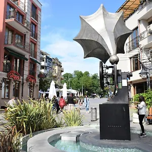 Center Gramophone With Private Parking Apartment
